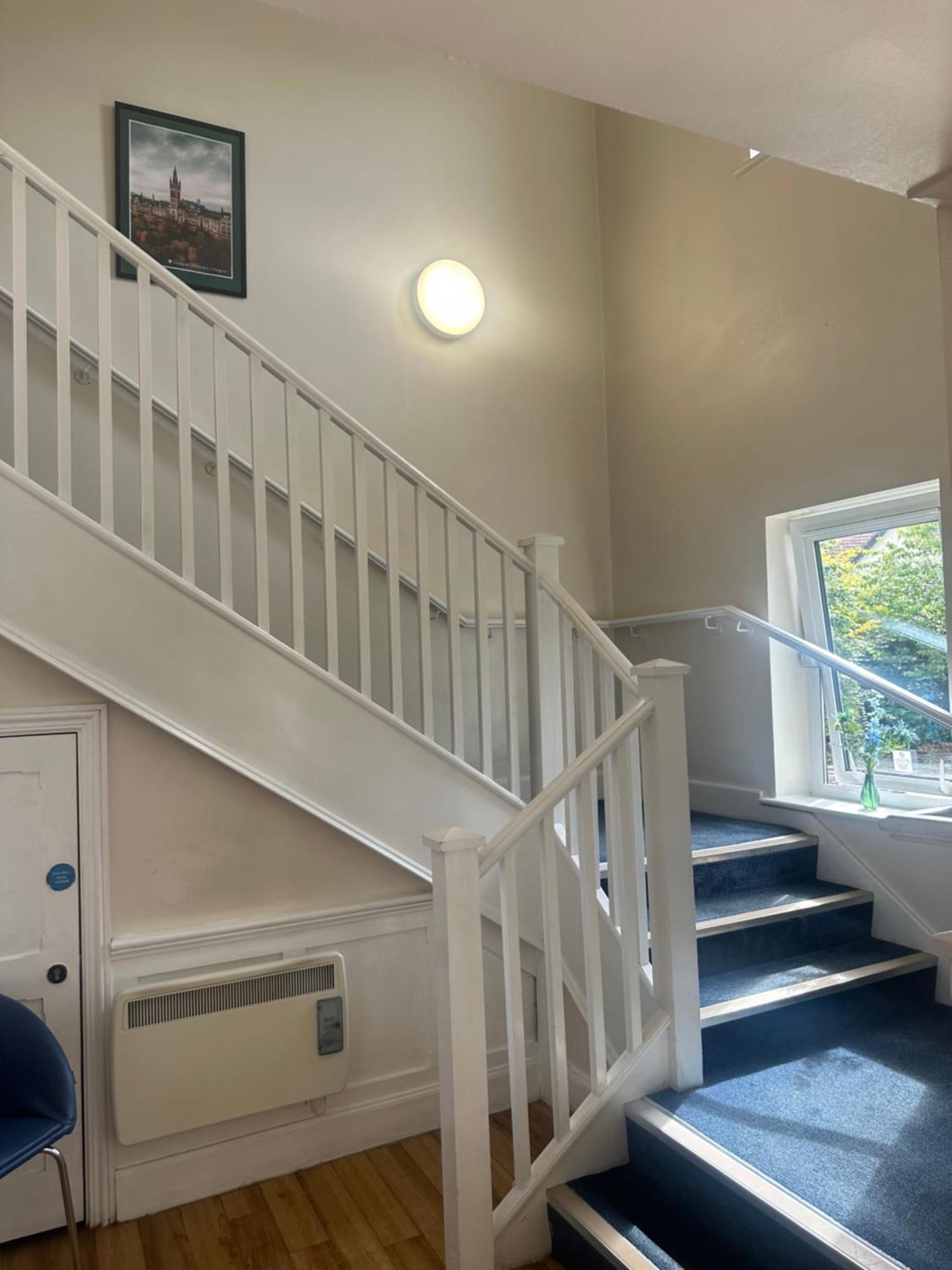 Go2 Glasgow Cumbernauld Hotel - Free Parking And Pet Friendly Экстерьер фото