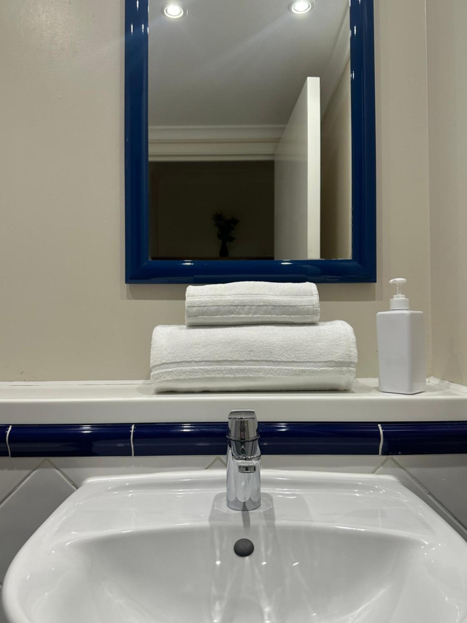 Go2 Glasgow Cumbernauld Hotel - Free Parking And Pet Friendly Экстерьер фото