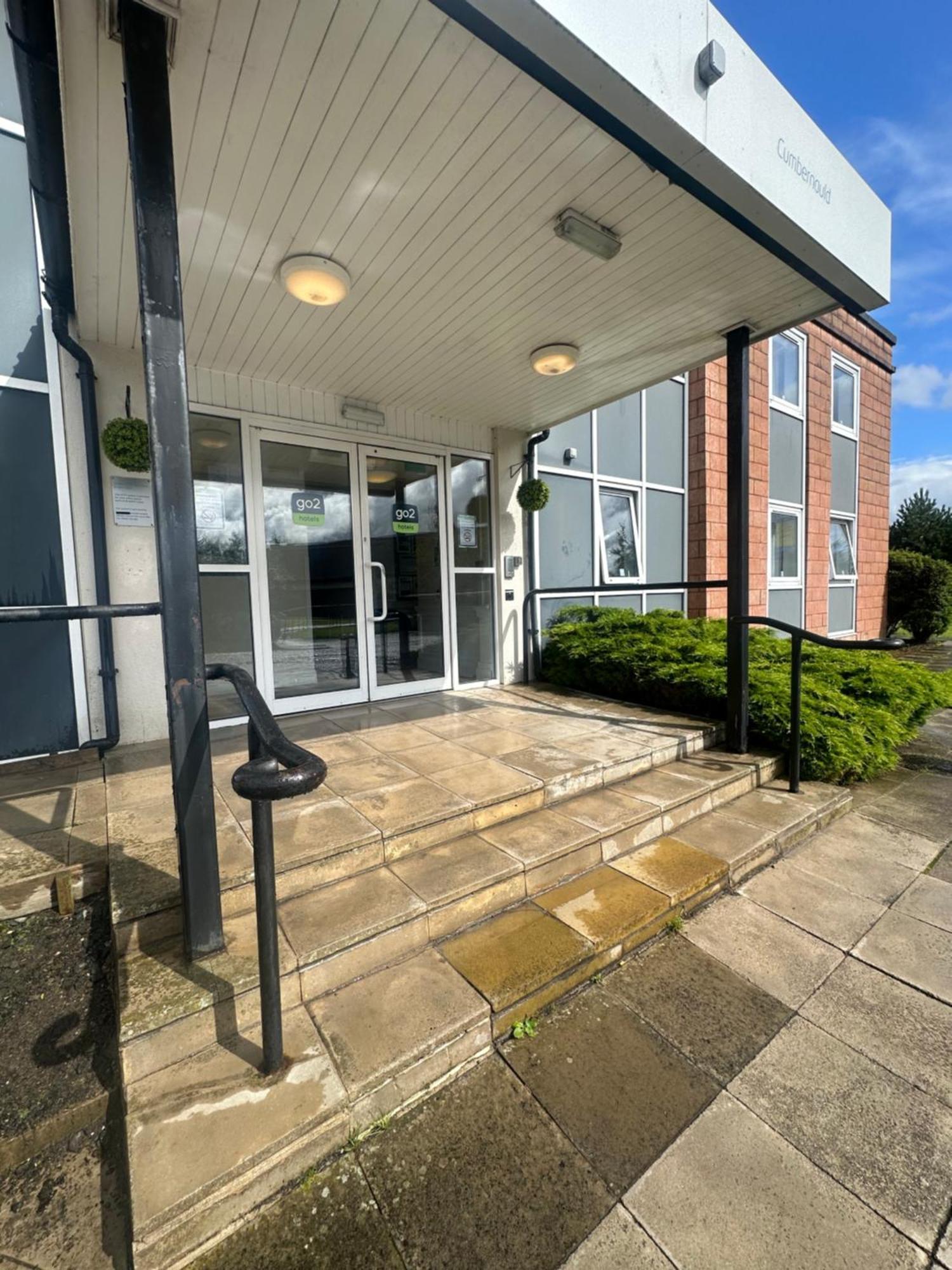 Go2 Glasgow Cumbernauld Hotel - Free Parking And Pet Friendly Экстерьер фото