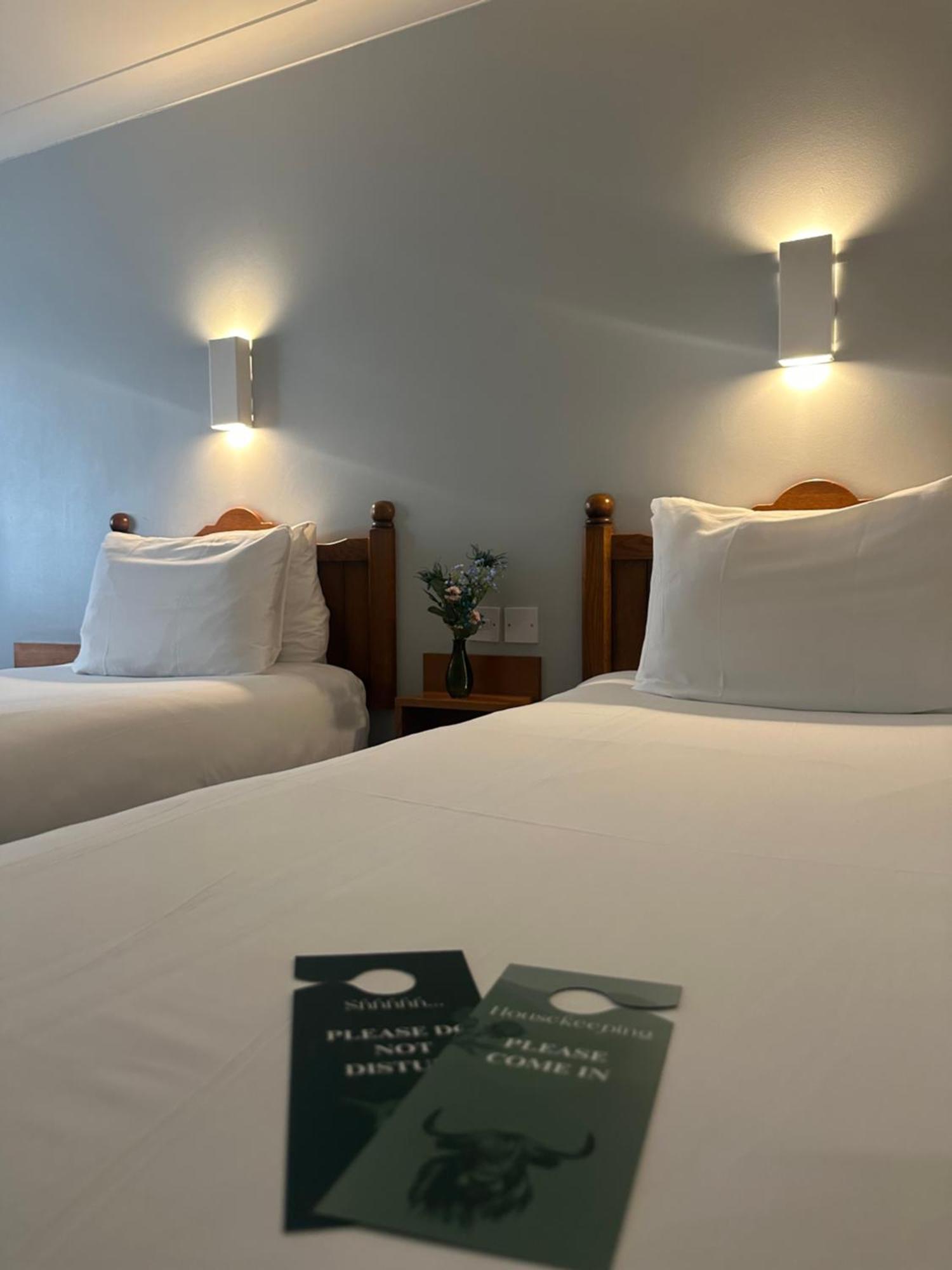 Go2 Glasgow Cumbernauld Hotel - Free Parking And Pet Friendly Экстерьер фото