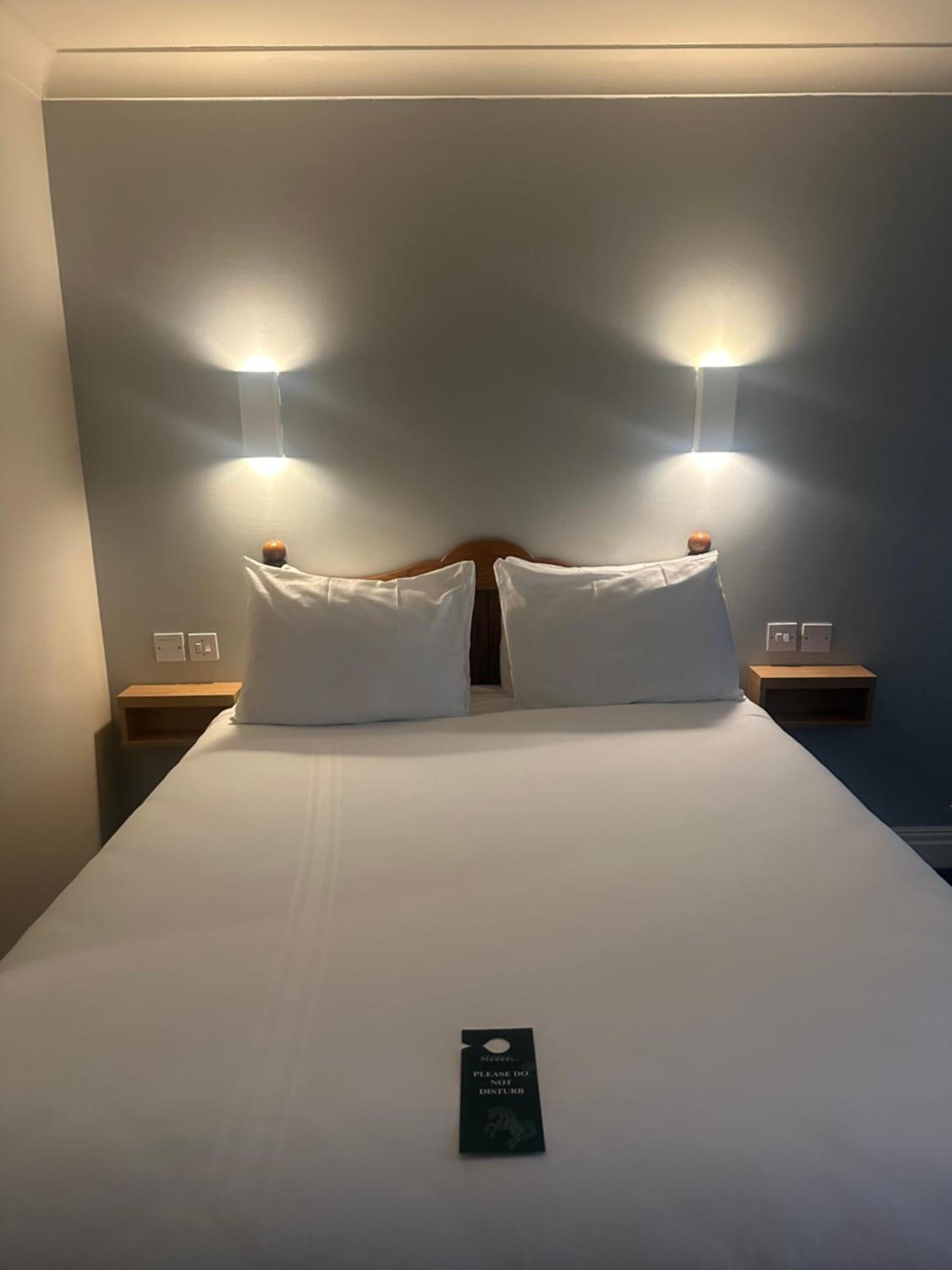 Go2 Glasgow Cumbernauld Hotel - Free Parking And Pet Friendly Экстерьер фото